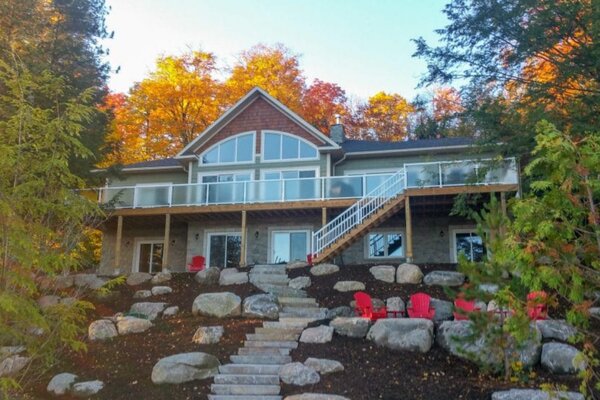 How to Maximize Your View of the Fall Colours from Your Custom-Built Home