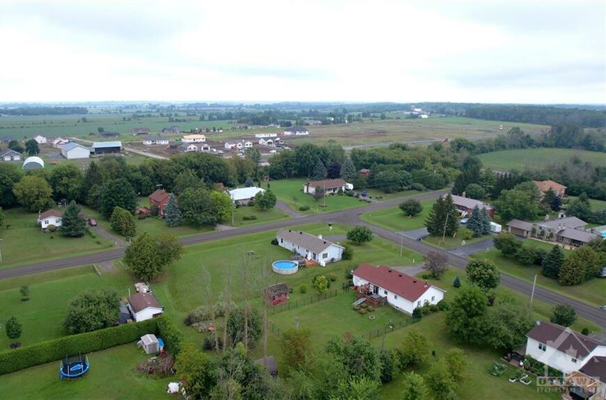 REASONS TO BUILD IN EASTERN ONTARIO Royal Homes